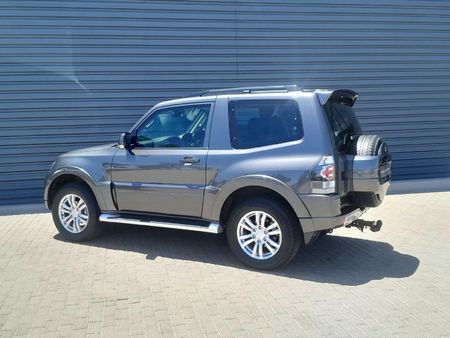 2021-Mitsubishi-Pajero-3-Door-32DI-D-GLS-Legend-Limited-Edition-100_4