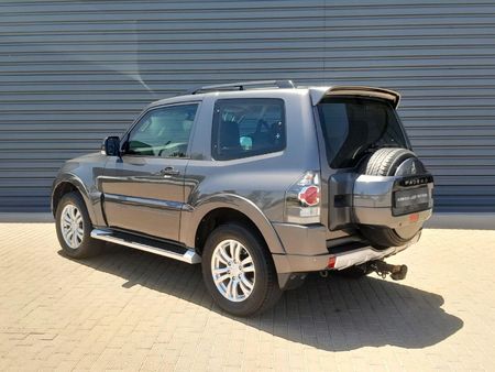 2021-Mitsubishi-Pajero-3-Door-32DI-D-GLS-Legend-Limited-Edition-100_5