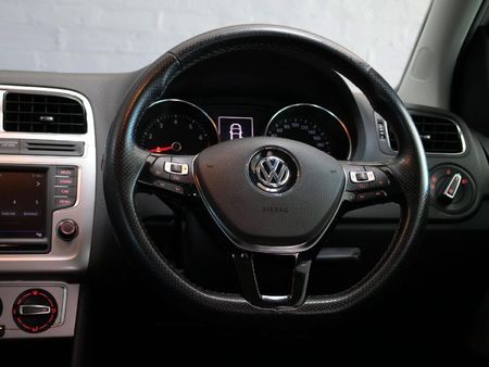 2017-Volkswagen-Polo-Cross-12-TSI_10