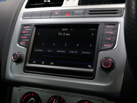 2017-Volkswagen-Polo-Cross-12-TSI_11