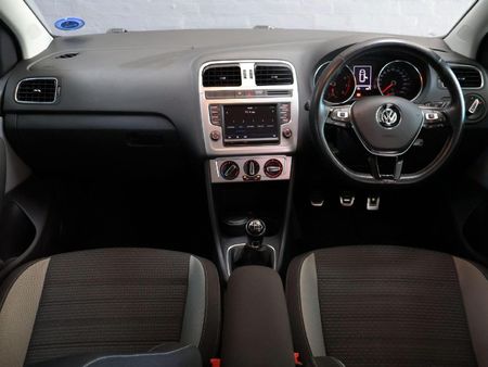 2017-Volkswagen-Polo-Cross-12-TSI_13