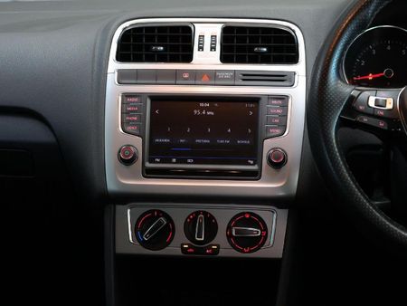 2017-Volkswagen-Polo-Cross-12-TSI_14