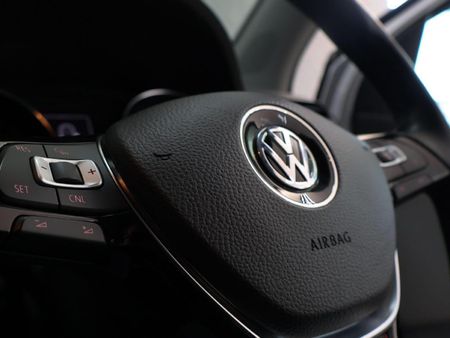 2017-Volkswagen-Polo-Cross-12-TSI_15