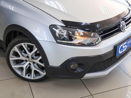 2017-Volkswagen-Polo-Cross-12-TSI_18