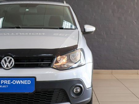 2017-Volkswagen-Polo-Cross-12-TSI_19