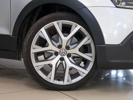 2017-Volkswagen-Polo-Cross-12-TSI_6