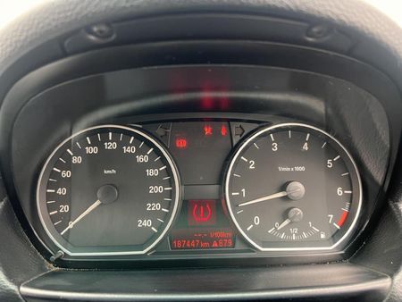 2009-BMW-1-Series-118i-5-dr-M-Sport_9