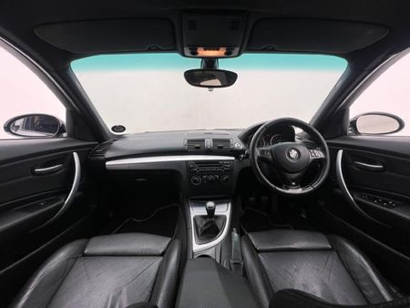 2009-BMW-1-Series-118i-5-dr-M-Sport_10