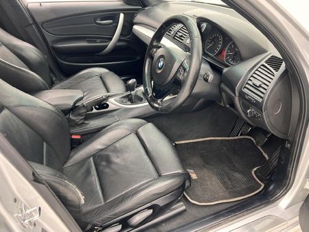 2009-BMW-1-Series-118i-5-dr-M-Sport_14
