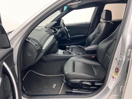 2009-BMW-1-Series-118i-5-dr-M-Sport_6