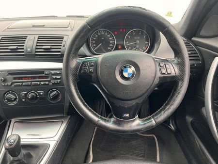 2009-BMW-1-Series-118i-5-dr-M-Sport_8