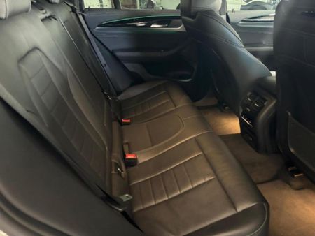 2019-BMW-X4-M40i_10