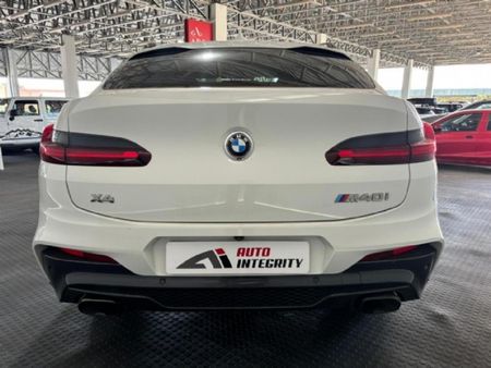 2019-BMW-X4-M40i_2