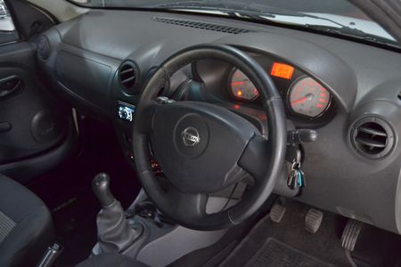 2018-Nissan-NP200-15-dCi-Safety-Pack_9