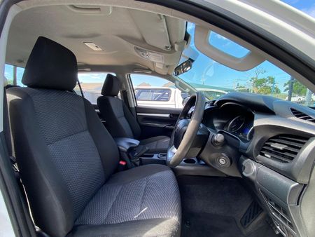 2020-Toyota-Hilux-24-GD-6-SRX-4x4-Auto-Double-Cab_12