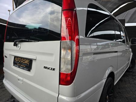 2005-Mercedes-Benz-Vito-115-CDI-CrewBus_11