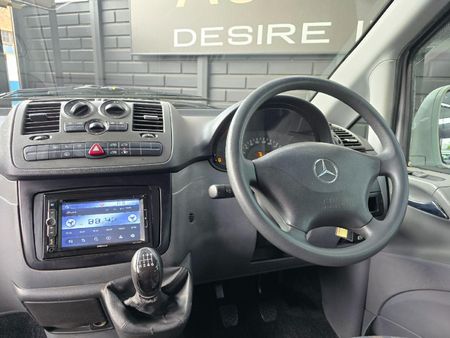 2005-Mercedes-Benz-Vito-115-CDI-CrewBus_17