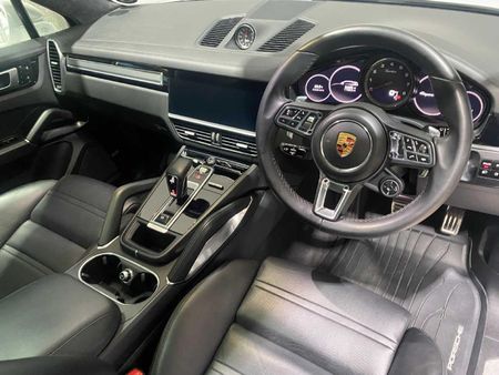 2020-Porsche-Cayenne-Coupe-Turbo_10
