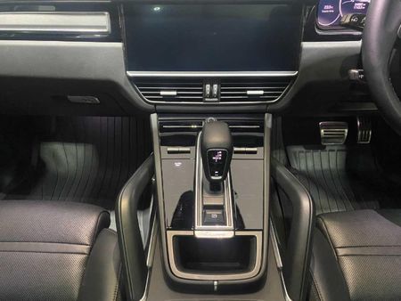 2020-Porsche-Cayenne-Coupe-Turbo_17