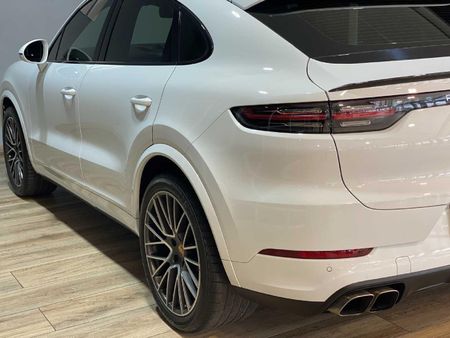 2020-Porsche-Cayenne-Coupe-Turbo_28