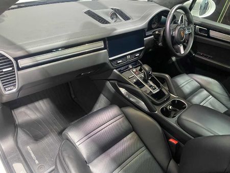2020-Porsche-Cayenne-Coupe-Turbo_6