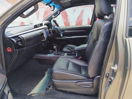 2022-Toyota-Hilux-28-GD-6-Raised-Body-Legend-Auto-Extended-Cab_9