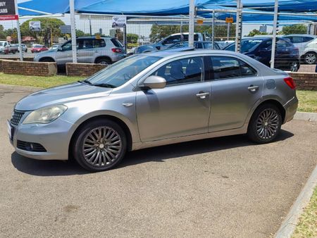 2011-Suzuki-Kizashi-24-SDLX_2