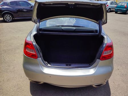 2011-Suzuki-Kizashi-24-SDLX_4