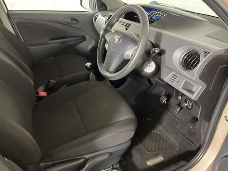 2018-Toyota-Etios-15-XS-5-dr_9
