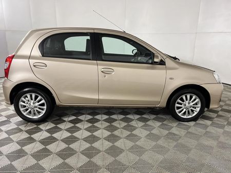2018-Toyota-Etios-15-XS-5-dr_15