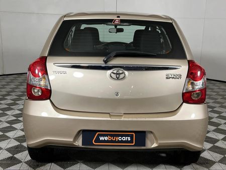 2018-Toyota-Etios-15-XS-5-dr_16