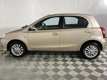 2018-Toyota-Etios-15-XS-5-dr_17