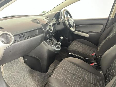 2010-Mazda-2-13-Dynamic-5-dr_4
