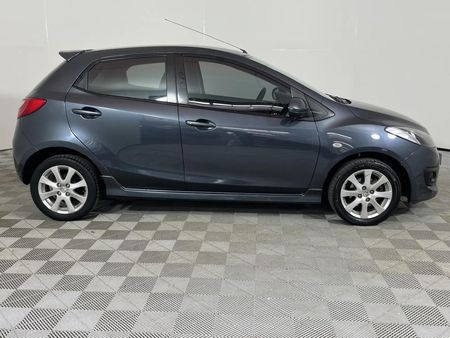 2010-Mazda-2-13-Dynamic-5-dr_8