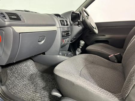 2007-Renault-Clio-12-Va-Va-Voom-3-dr_7