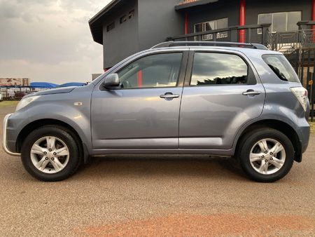 2011-Daihatsu-Terios-4x4_1