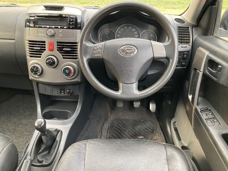 2011-Daihatsu-Terios-4x4_3