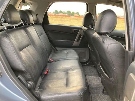 2011-Daihatsu-Terios-4x4_4