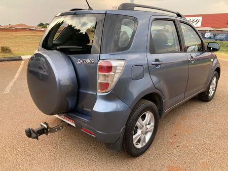 2011-Daihatsu-Terios-4x4_6