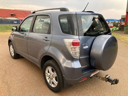 2011-Daihatsu-Terios-4x4_8