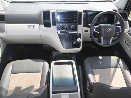 2019-Toyota-Quantum-28-GL-11-seat_2