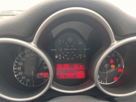 2005-Alfa-Romeo-147-16-5-dr-Twin-Spark_9