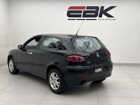 2005-Alfa-Romeo-147-16-5-dr-Twin-Spark_3