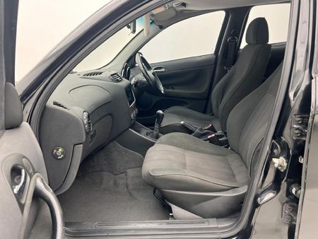 2005-Alfa-Romeo-147-16-5-dr-Twin-Spark_6