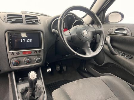 2005-Alfa-Romeo-147-16-5-dr-Twin-Spark_7