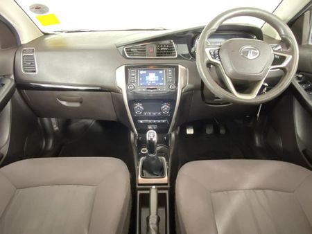 2017-TATA-Bolt-12T-XT-5-dr_1