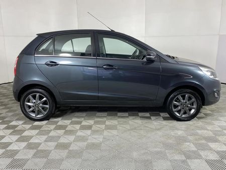 2017-TATA-Bolt-12T-XT-5-dr_5