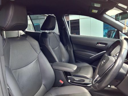 2025-Toyota-Corolla-Cross-18-XS-Black-Edition_10