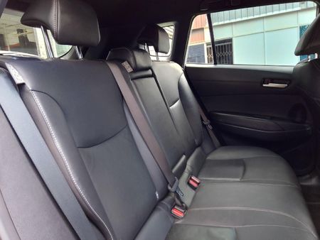 2025-Toyota-Corolla-Cross-18-XS-Black-Edition_11