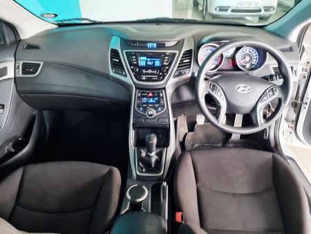 2016-Hyundai-Elantra-16-Premium_9